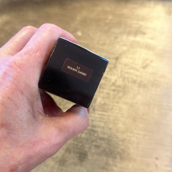 TOM FORD Shade & Illuminate Soft Radiance Foundation 1.1 warm sand - Picture 3 of 4